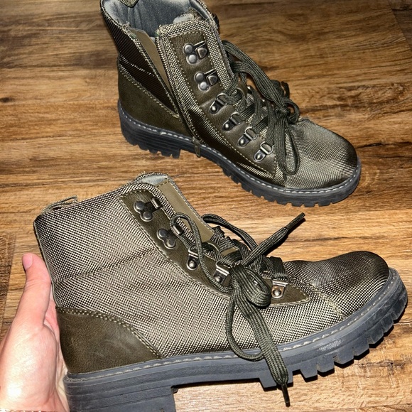 Cliffs Combat Boots - Picture 2 of 7